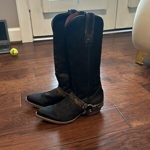 Size 8 Women’s Freebird Lusitano. Cow hide in black